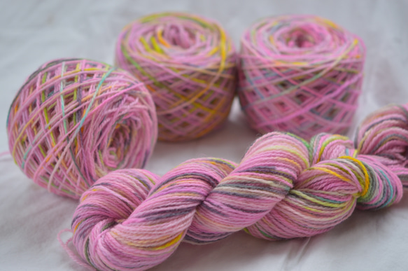 SALE！手染めウール合太 Crazy pink nijiyarn 1枚目の画像