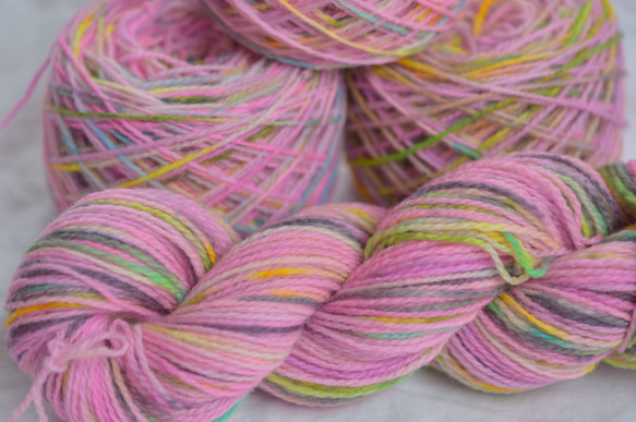 SALE！手染めウール合太 Crazy pink nijiyarn 2枚目の画像