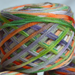 手染め糸　メリノウール　 紫橙緑　nijiyarn 2枚目の画像