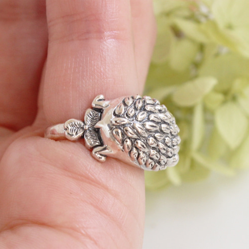 四つ葉とハリネズミのピンキーリング(受注生産) 指輪・リング pecca