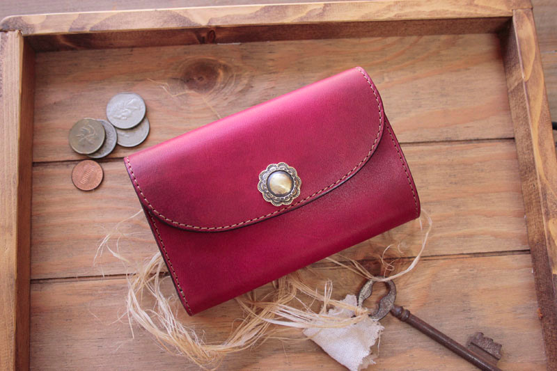 受注制作品　ミドルウォレット　ベルギーヌメ革／手染めローズレッド