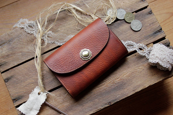 受注制作品 M.wallet　斑紋手染めブラウン＆手揉み加工、ハンドメイド ブラスボタン 1枚目の画像