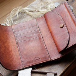 受注制作品 M.wallet　斑紋手染めブラウン＆手揉み加工、ハンドメイド ブラスボタン 2枚目の画像