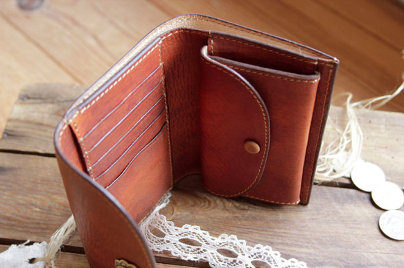 受注制作品 M.wallet　斑紋手染めブラウン＆手揉み加工、ハンドメイド ブラスボタン 3枚目の画像