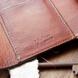受注制作品 M.wallet　斑紋手染めブラウン＆手揉み加工、ハンドメイド ブラスボタン 4枚目の画像