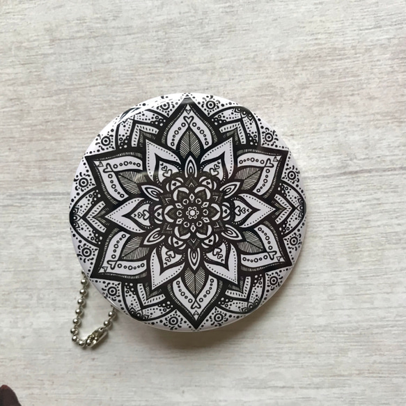 MIRADGE<マンダラ 白地に黒模様>【小】 1枚目の画像