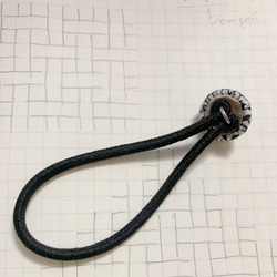ブラックワーク刺繍の髪ゴム　(365日のパターンレシピ　No. 1-3-7） 5枚目の画像