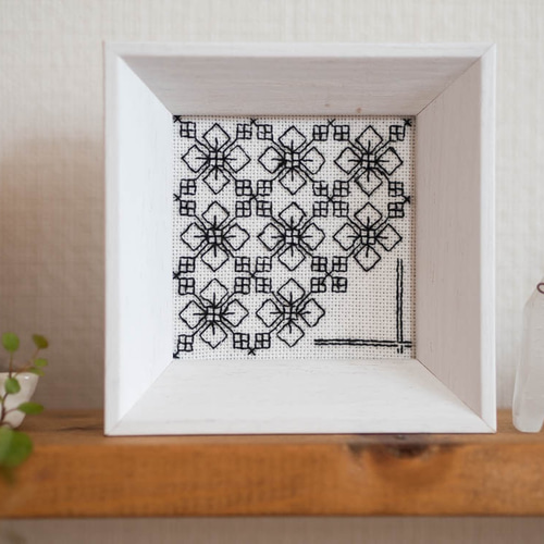 【手作り・美品】刺繍 壁掛け 額入り 3ステップで刺繍初心者さんも簡単に作れる額装の仕方｜近藤朱