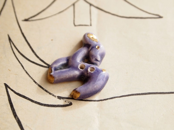 フランス 陶器製ボタン 小鹿 パープル 4枚目の画像