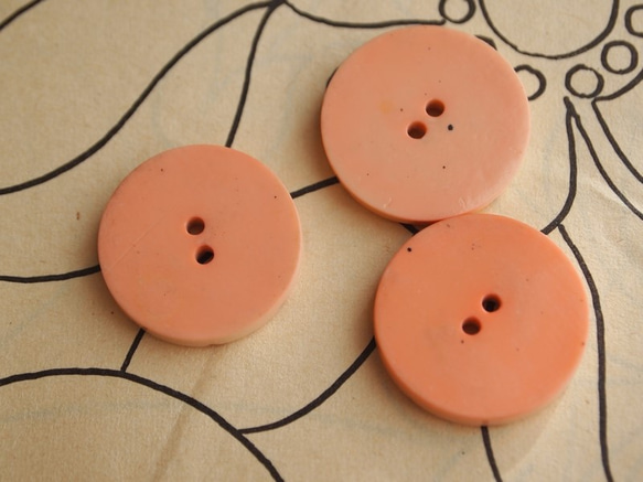 【売り切れ】フランス 淡いピンクの花形ボタン 3枚目の画像