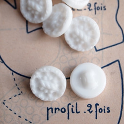 【売り切れ】フランス でこぼこなミルクガラスボタン 2個セット 2枚目の画像