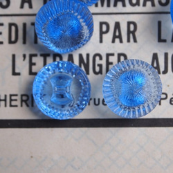 【売り切れ】フランス ガラスのボタン 水色 2個セット 2枚目の画像