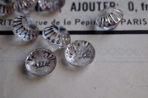 【売り切れ】フランス 宝石みたいなガラスボタン 4枚目の画像