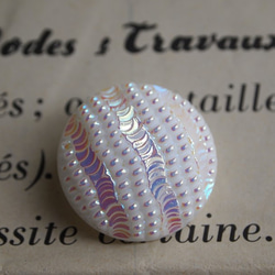 【売り切れ】フランス パールに輝く大きめガラスボタン 1枚目の画像
