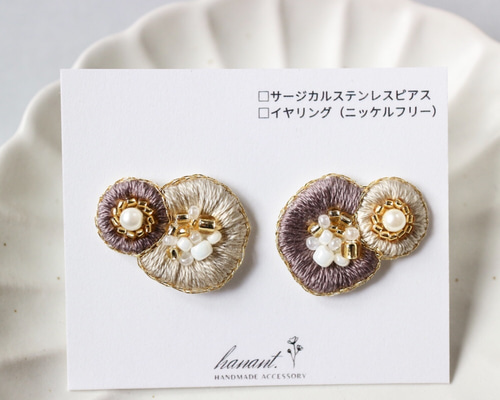 アシンメトリーな花のビーズ刺繍ピアス/イヤリング/ノンホールピアス