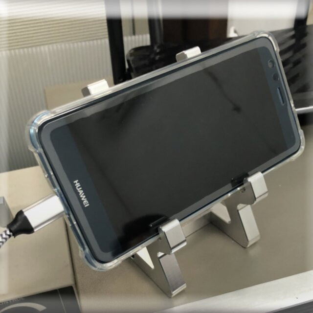 鋼職人による一品もの スマホスタンド