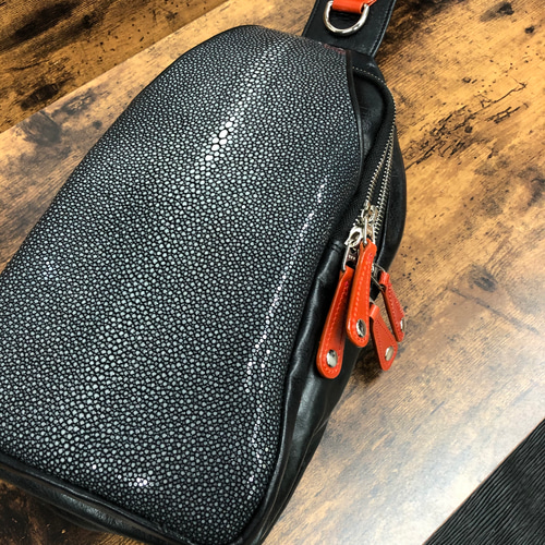ハンドバッグ　パーティーバッグ　スティングレイ　エイ革　自立します　美品です✨ エイ革 ボディーバッグ ボディバッグ・ウエストポーチ 革工房