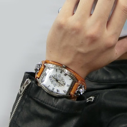イタリアンレザーブレス 腕時計 アラベスク模様 メンズ ブラウン革 ハード系 コンチョデザイン 7枚目の画像