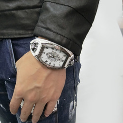 レザーブレスウォッチ メンズ腕時計　アラベスク模様　ハード系　ファッション時計　クロス　コンチョ 6枚目の画像