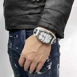 メンズ腕時計 イタリアンレザー　ブレス  アラベスク模様 メンズ ■送料無料 白 ハード系 デザイン コンチョデザイン 2枚目の画像
