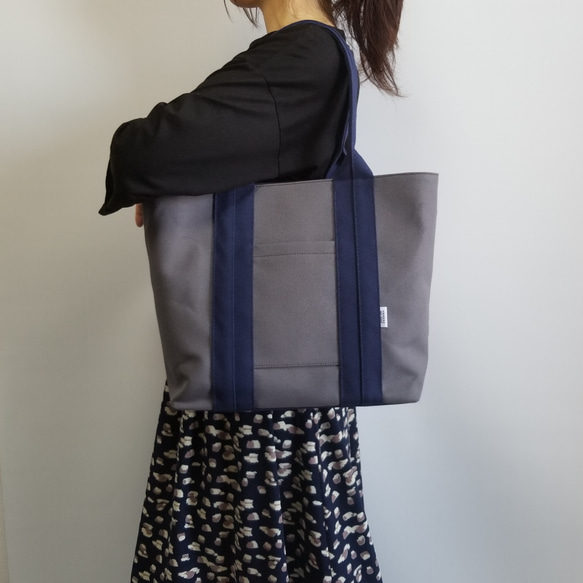 A4対応！機能的な間仕切りポケットMLトート☆サックス×キナリ 8枚目の画像