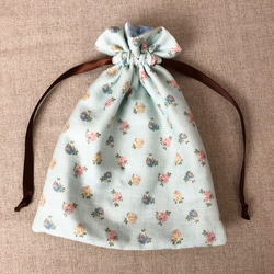 【送料無料】ミントブルー花柄&水色ドット柄のガーゼ生地巾着袋 1枚目の画像