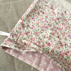 【送料無料】ピンク花畑柄&ドット柄のガーゼ生地巾着袋 3枚目の画像