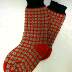 赤×チャコールグレードット柄　靴下
冷えとりソックス 1枚目の画像