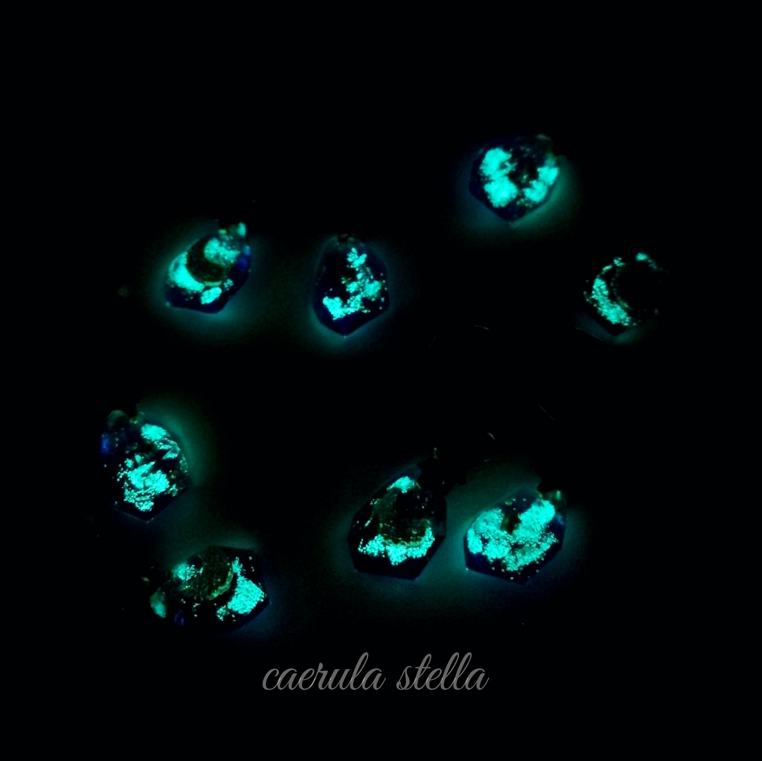 【氷星のカケラ ピアスorイヤリング】 レジンアクセサリー 月 宇宙 蓄光 夜空 銀河 小ぶり k14gf