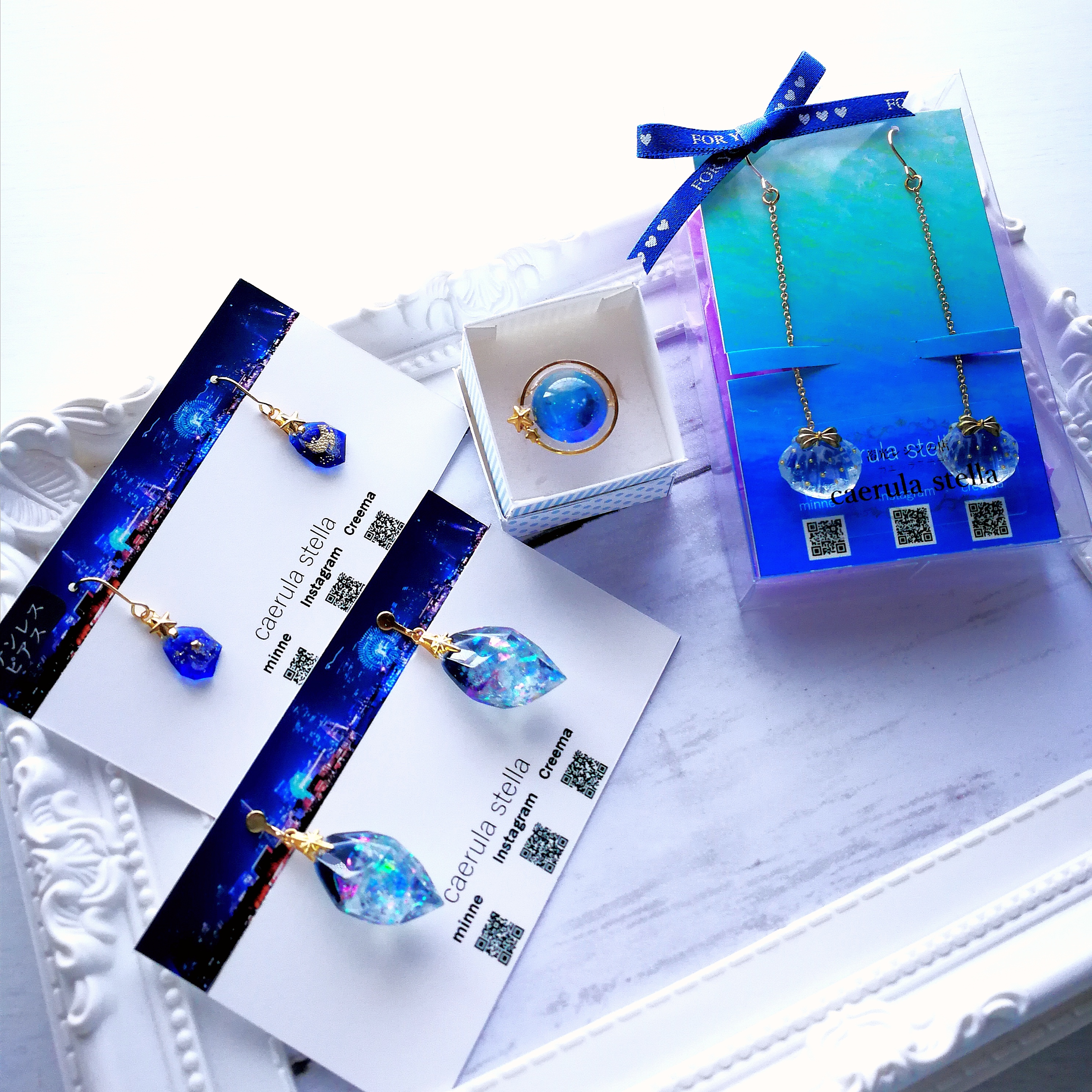 【氷星のカケラ ピアスorイヤリング】 レジンアクセサリー 月 宇宙 蓄光 夜空 銀河 小ぶり k14gf