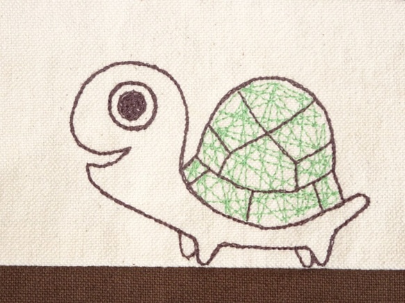かめの刺繍帆布パスケース〈茶〉 2枚目の画像