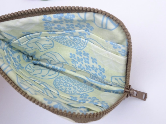 かめの刺繍帆布パスケース〈茶〉 6枚目の画像