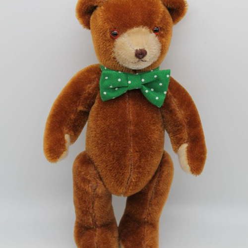 緑色の蝶ネクタイをしたテディベア。 その他人形 Hataco 通販 8187385