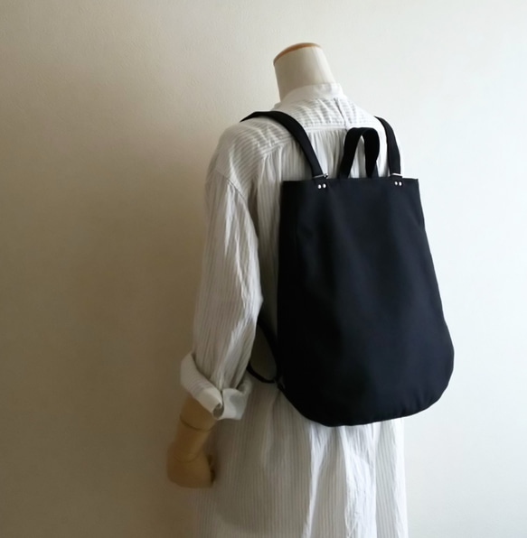 ラスト！Black/dotリュックtote：左ファスナー 1枚目の画像