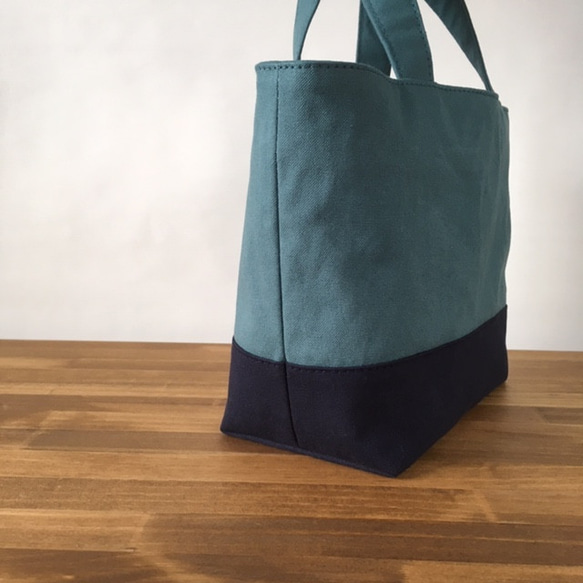 帆布のミニトート（ターコイズ×ネイビー） 3枚目の画像