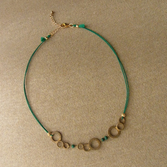 三連輪・緑～シルクコードネックレス～ 1枚目の画像