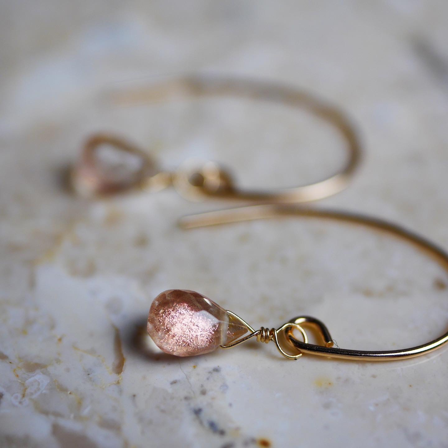 秘めた輝き◇オレゴンサンストーンのピアス◇K14GF