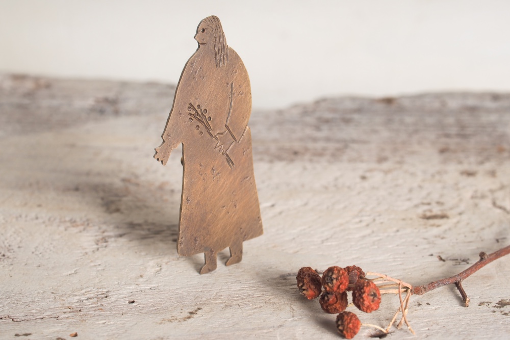 お花を摘んでいる人のブローチ 4,250円