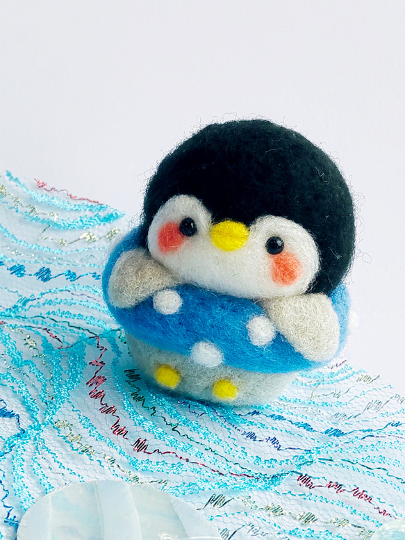 ペンギンちゃんと浮き輪 羊毛フェルト 羊毛フェルト koyorino