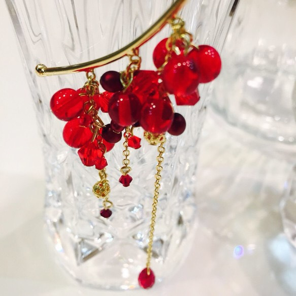 （單耳用）正紅色樹木果實風造型耳箍 第2張的照片