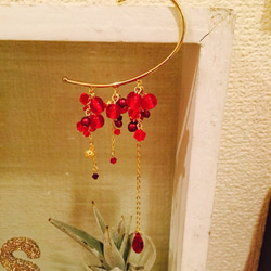 （單耳用）正紅色樹木果實風造型耳箍 第3張的照片