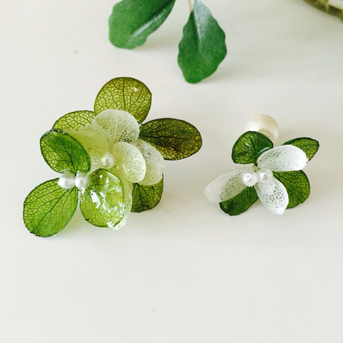 紫陽花のピアス 【グリーングラデーション】 ピアス（その他） KURIBOU 