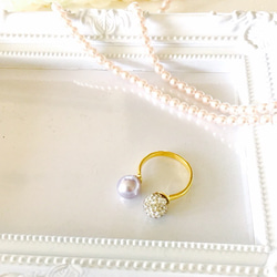 薰衣草色珍珠x極光色凹凸球造型戒指 第2張的照片
