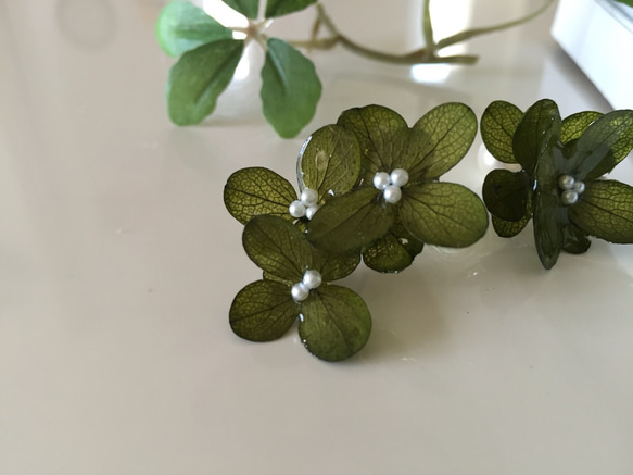 ⭐︎⭐︎【秋冬新品】多多的繡球花耳環～苔綠色～ 第4張的照片