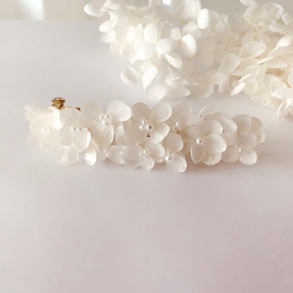 紫陽花のバレッタ  〜ホワイト〜 4枚目の画像