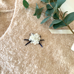[Creema Limited] 白色繡球花和緞帶胸針 第2張的照片