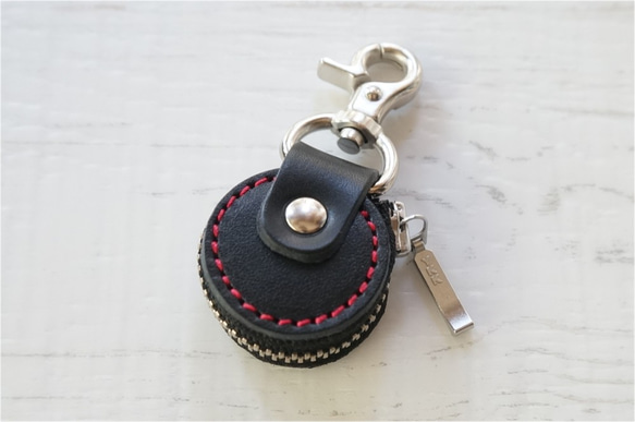 丸（黒）×かぶせ（黒）赤ステッチ★コインケース★電子マネーも入ります★（牛革製）全50色 1枚目の画像