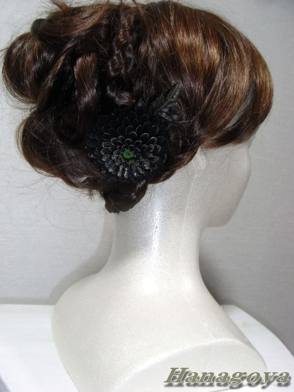 和装、洋装にも合うコサージュ＆髪飾り（ブラックゴールドぽんぽん菊）ギフト対応 6枚目の画像
