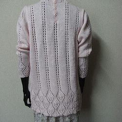 裾、袖口、衿がレーシーなチュニックニット（ML）ピンク 4枚目の画像