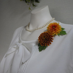 組み合わせ色々～ミニポんぽん菊のコサージュ＆髪飾り（イエロー＆ボルドー） 5枚目の画像